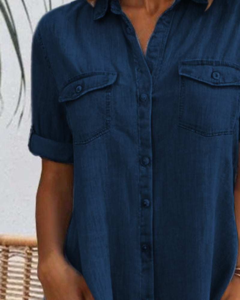Majbritt – Løs Denim Kjole med Knapper og Rulleærmer