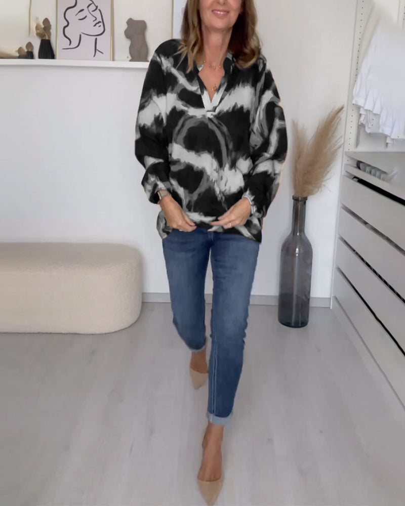 Sofie | Løs bluse med kunstnerisk mønster
